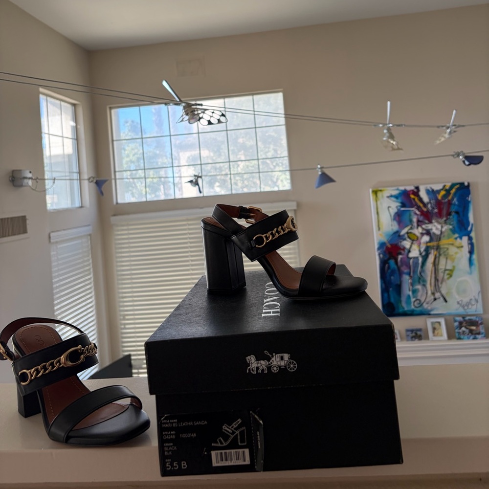 Brand New COACH MARI LEATHER SANDAL, Size 5.5 - Picture 8 of 16